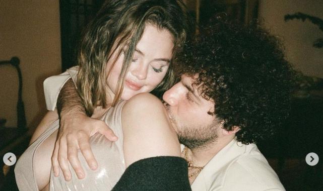 Şarkıcı Selena Gomez Paris'te! Köpük banyosu yaptığı anları yayınladı