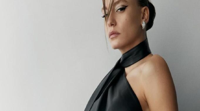 Serenay Sarıkaya, aşk yaşadığı iddia edilen Mert Demir&#039;in konserinde görüntülendi