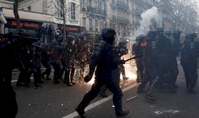 Fransa'da öğretmenlerden grev kararı: Mş artışı istiyorlar