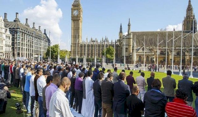 İngiltere'de Müslüman karşıtlığı 3 kattan fazla arttı