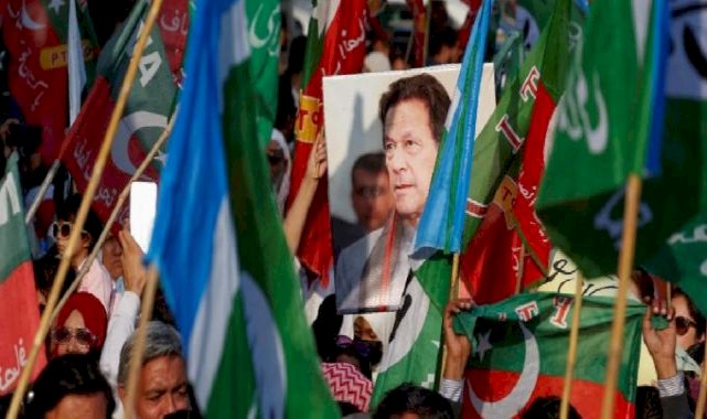 Pakistan'da seçimleri, tutuklu eski Başbakan Han destekli bağımsızlar kazandı