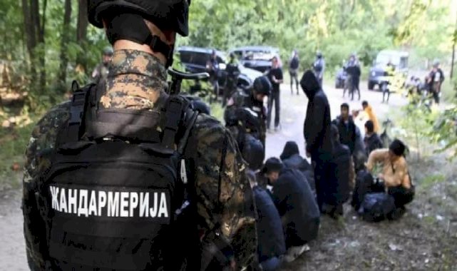 Sırbistan, göçmenleri yarı çıplak halde sınır dışı etmekle suçlanıyor