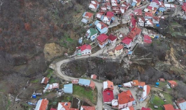 Tokat'ta heyelanların yaşandığı köy ikiye bölündü
