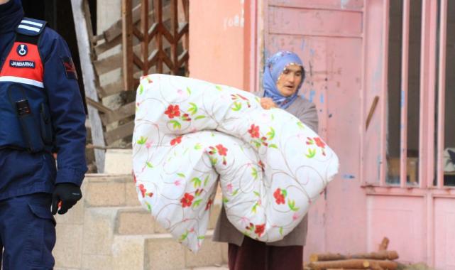 Tokat'ta heyelanların yaşandığı köy ikiye bölündü
