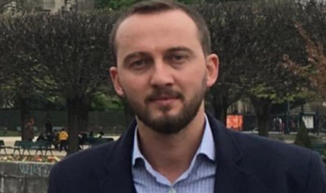 Türk siyasi hayatındaki fikir oluşumlarını mercek altına alan, başucu özellikte iki ciltlik kitap