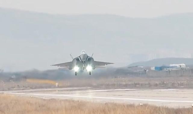 Türkiye'nin savaş uçağı KN'a dünya basınında ilgi ve övgü devam ediyor