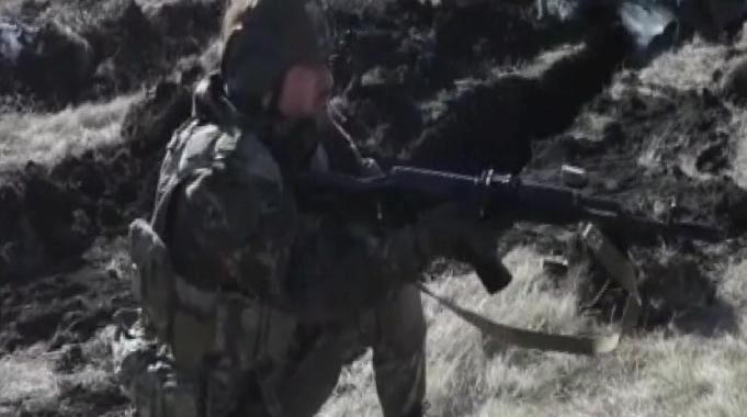 Ukrayna askerleri eğitimde: Donetsk'teki hareketlilik görüntülendi