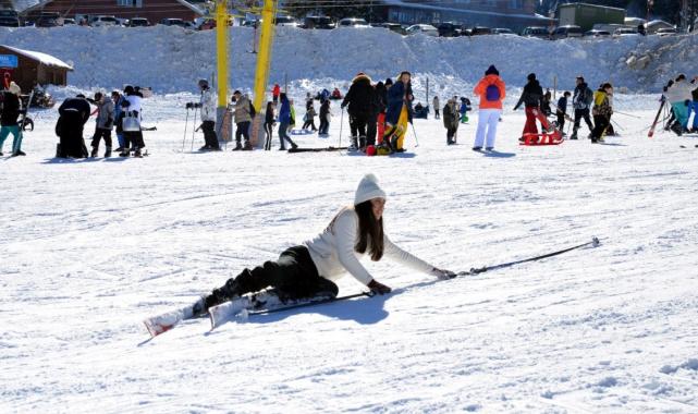 Uludağ'daki kayak yapmak isteyen turistlere uyarı: 'Korsan öğretmenlere dikkat'