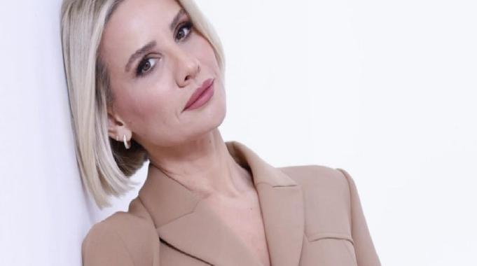 Ünlü sunucu Esra Erol güzellik sırrını açıkladı! İyi temizlenmiş bir cilt