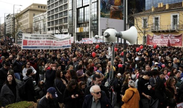 Yunanistan'da memurlar 24 stlik greve gitti