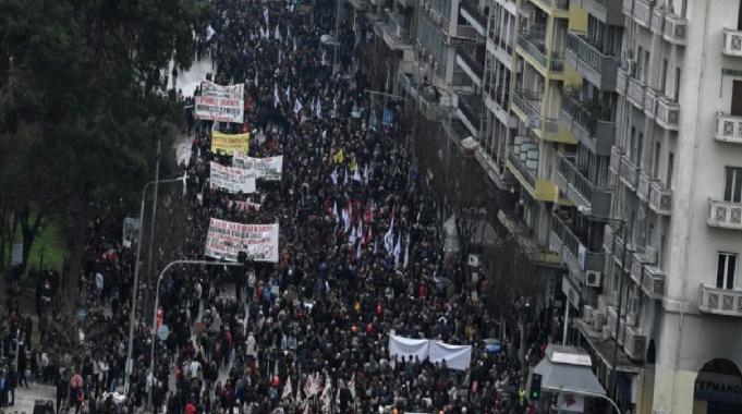 Yunanistan&#039;da memurlar 24 stlik greve gitti