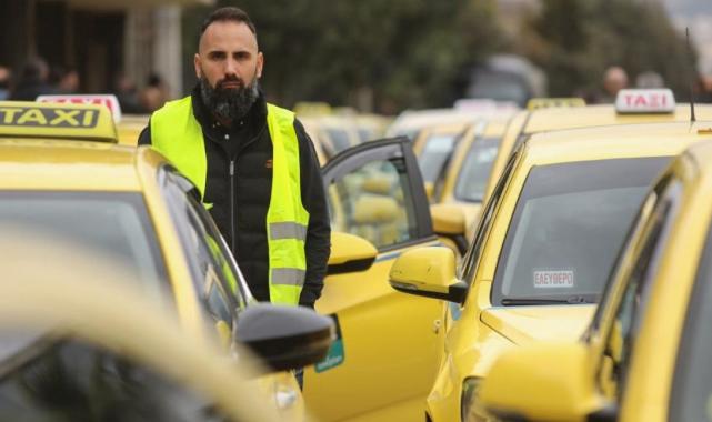 Yunanistan'da taksiciler 48 stlik grevde: Toplu ulaşım ve havalimanı çalışanları da greve gidiyor