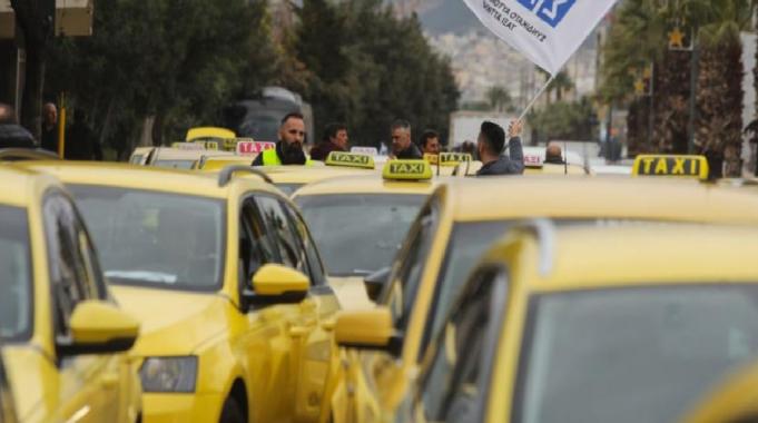 Yunanistan'da taksiciler 48 stlik grevde: Toplu ulaşım ve havalimanı çalışanları da greve gidiyor