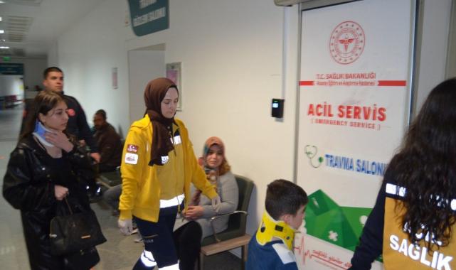 Aksaray'da kazaya yapan otomobilden inen anne- oğula başka araç çarptı