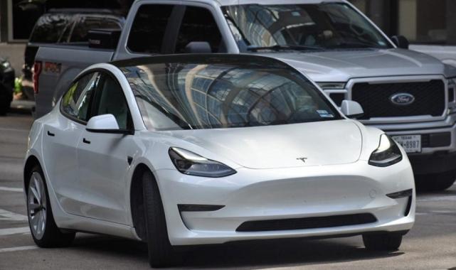 Almanya'daki fabrika alarm veriyor: Tesla hisseleri düşüşte