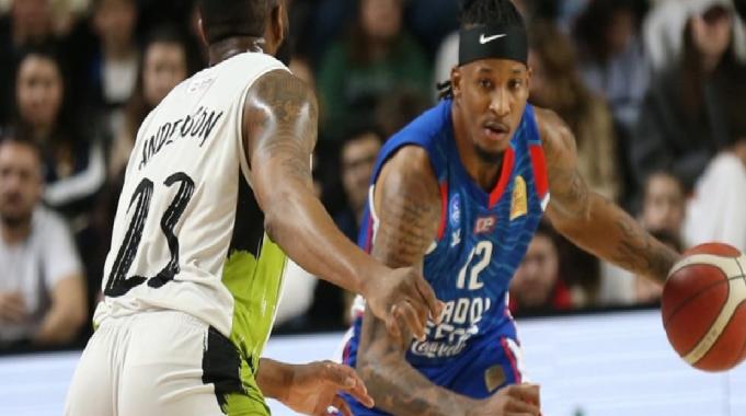 Anadolu Efes, Manisa Büyükşehir Belediyespor&#039;u yendi