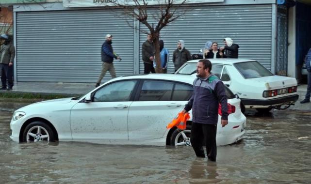 Antalya'da yağmur sonrası hortum çıktı! 3 yaralı