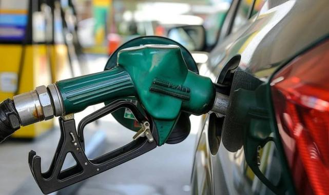 Araç sahiplerini üzecek gelişme: Benzine ve motorine zam geliyor