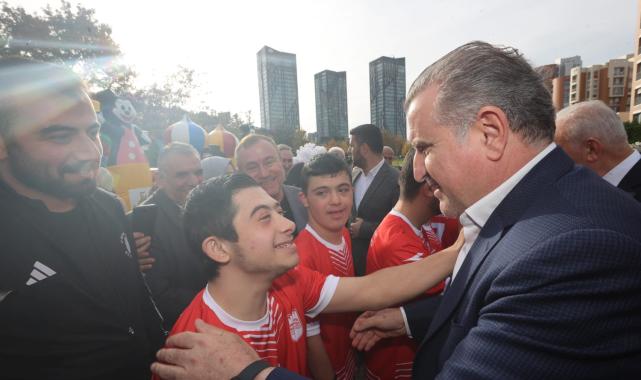 Bakan Bak, down sendromlu milli sporculara başarılar diledi