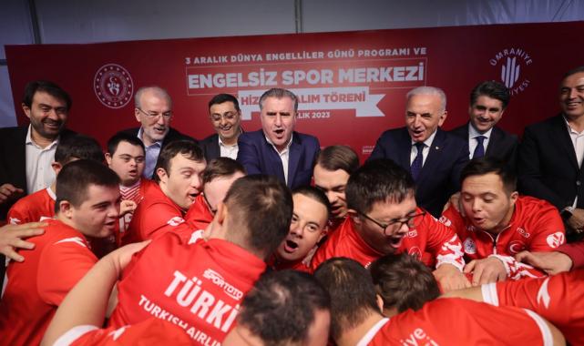 Bakan Bak, down sendromlu milli sporculara başarılar diledi