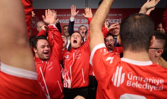 Bakan Bak, down sendromlu milli sporculara başarılar diledi