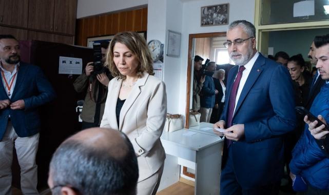 Bakan Işıkhan, Ankara'da oyunu kullandı