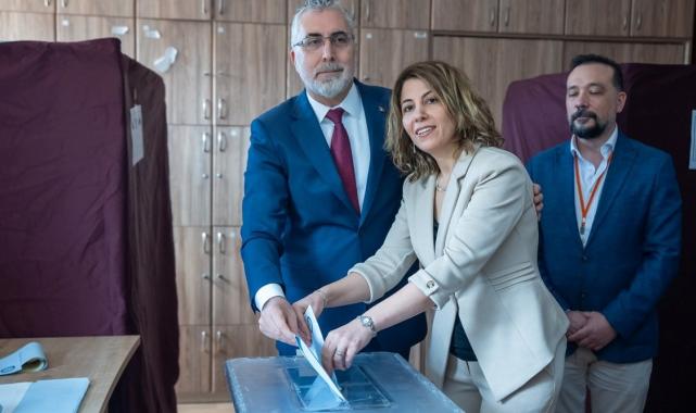 Bakan Işıkhan, Ankara'da oyunu kullandı