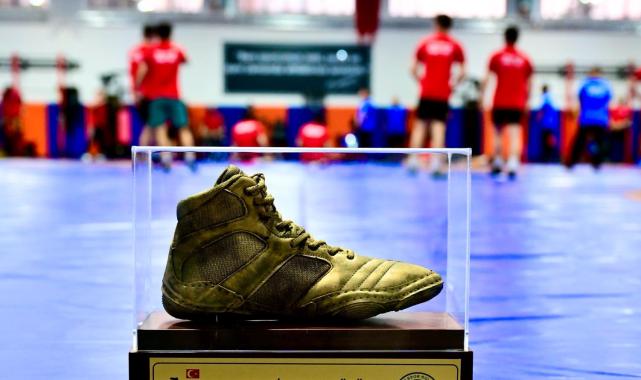 Başkan Yavaş, olimpiyatlara hazırlanan milli güreşçileri ziyaret etti