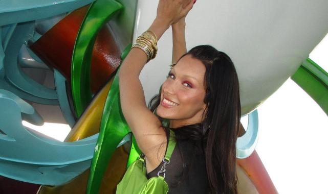 Bella Hadid, dünyanın en güzel kadını ilan edildi! Eski fotoğrafları gündem oldu