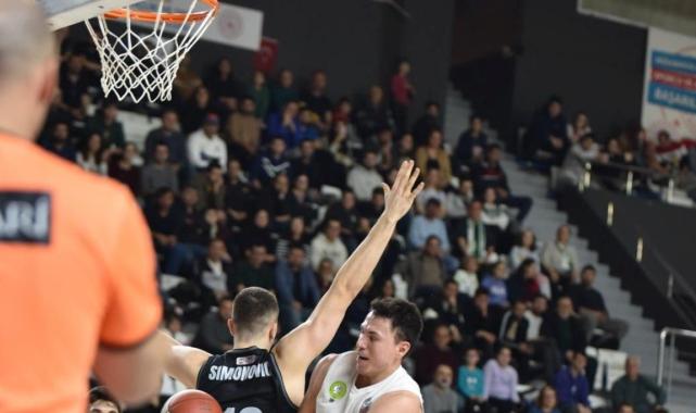 Beşiktaş, Manisa Büyükşehir Belediyespor'a mağlup oldu