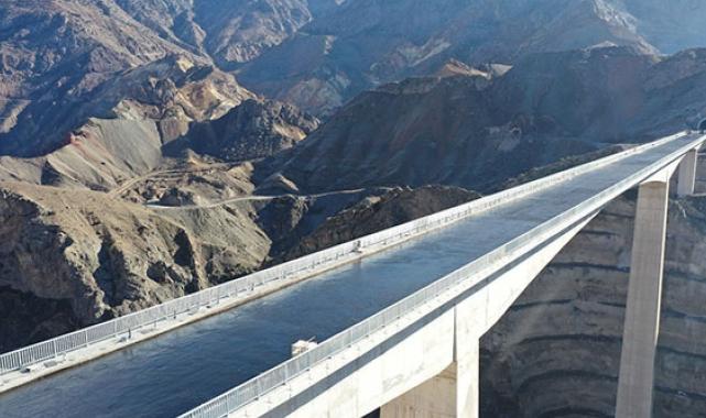 Bir dev hizmet daha tamamlandı! Yusufeli Viyadüğü'nde iki yaka kavuştu