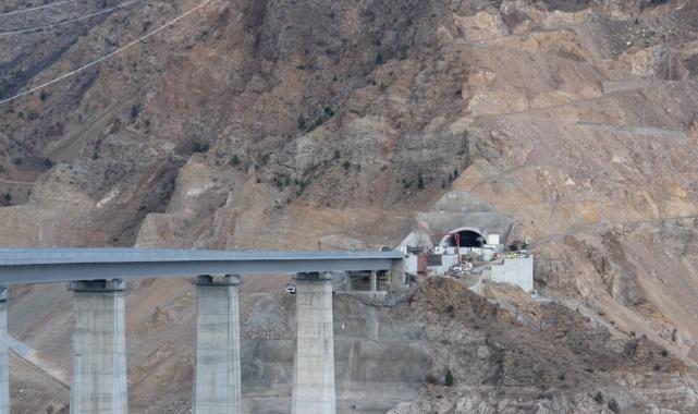 Bir dev hizmet daha tamamlandı! Yusufeli Viyadüğü'nde iki yaka kavuştu