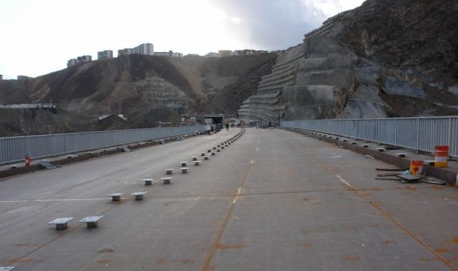 Bir dev hizmet daha tamamlandı! Yusufeli Viyadüğü'nde iki yaka kavuştu