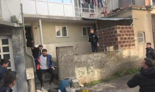Bursa'da ablasını rehin aldı: Kadın elinden zor kurtuldu