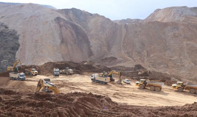 Erzincan'da maden faciası! Toprak altında kalan pikaba ulaşıldı