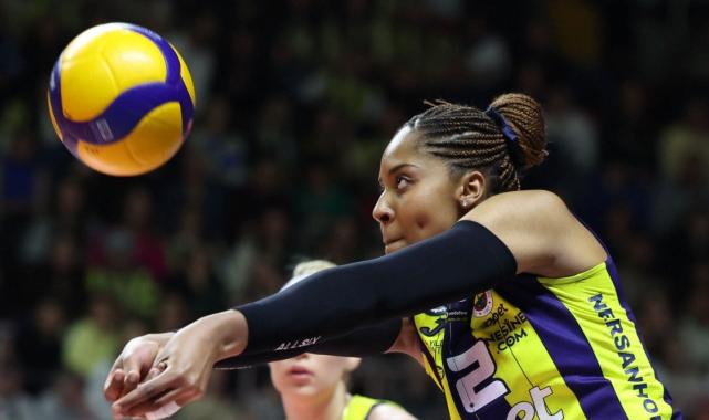 Fenerbahçe, Vakıfbank derbisini rahat kazandı