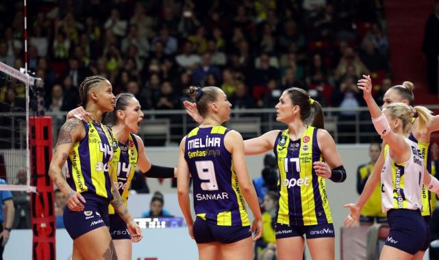 Fenerbahçe, Vakıfbank derbisini rahat kazandı