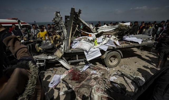 İsrail ordusu Gazze'de insani yardım aracına saldırdı: 9 kişi hayatını kaybetti
