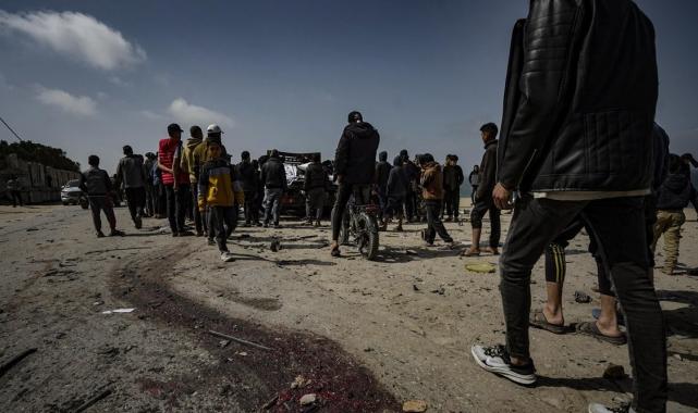 İsrail ordusu Gazze'de insani yardım aracına saldırdı: 9 kişi hayatını kaybetti