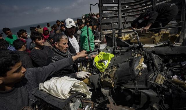 İsrail ordusu Gazze'de insani yardım aracına saldırdı: 9 kişi hayatını kaybetti