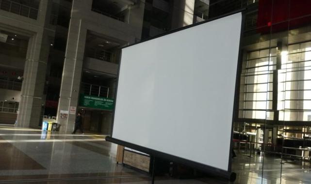 İstanbul Adalet Sarayı'na resmi sonuçlar için ekran kuruldu