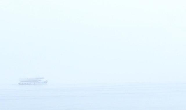 İstanbul günlerdir yoğun sis altında! İstanbul Boğazı'nda göz gözü görmüyor