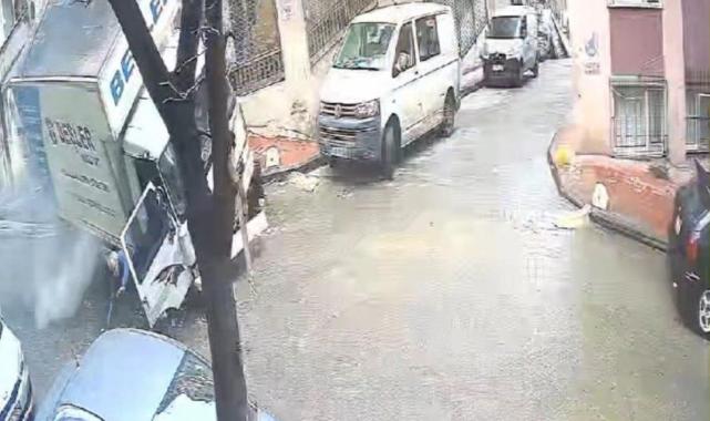İstanbul'da freni tutmayan kamyon bacaklarının üzerinden geçti