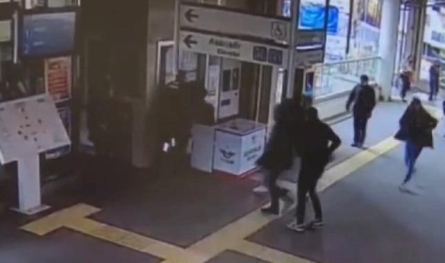 İstanbul'da Marmaray istasyonunda kadın güvenliğe bıçaklı saldırı! O anlar...