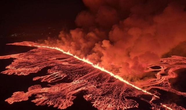 İzlanda'da son 3 ayda 4. yanardağ patlaması meydana geldi