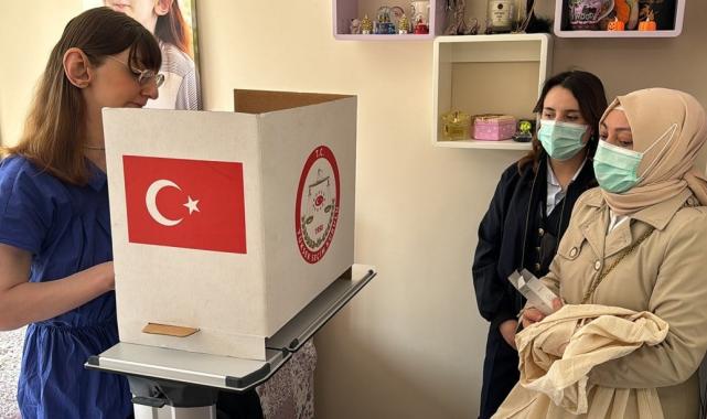 Karabük'te 'dünyanın en uzun boylu kadını' oyunu kullandı