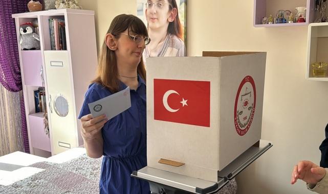 Karabük'te 'dünyanın en uzun boylu kadını' oyunu kullandı