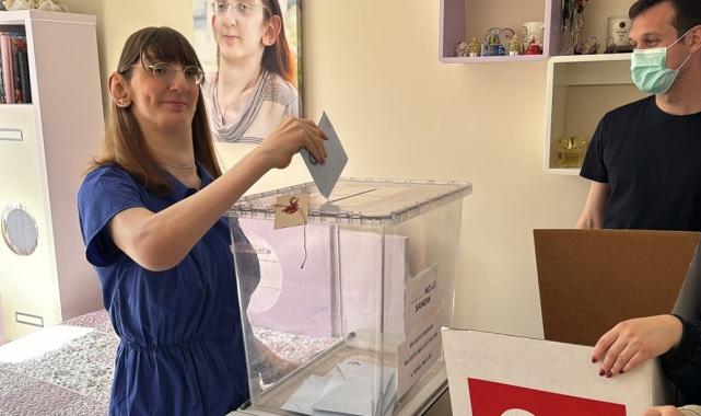 Karabük'te 'dünyanın en uzun boylu kadını' oyunu kullandı
