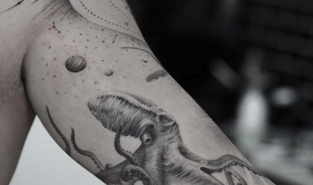 Kıvanç Tatlıtuğ bu kez dövme yaptı! O anları sosyal medyada paylaştı