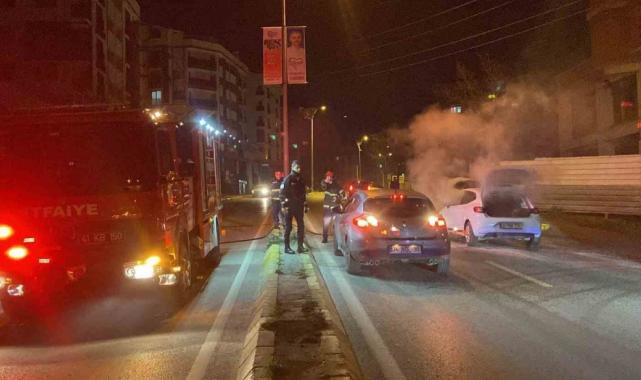 Kocaeli'de seyir halindeki otomobilin motoru alev alev yandı